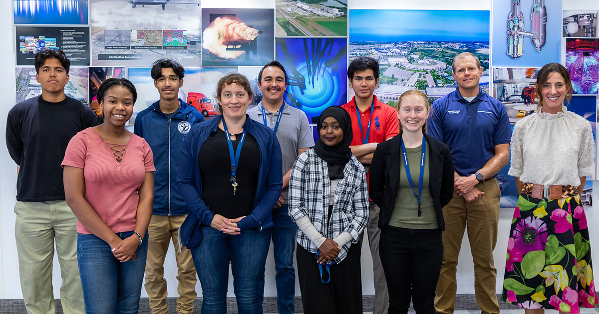 General Atomics Hosts STEM Interns from The Preuss School UC San Diego