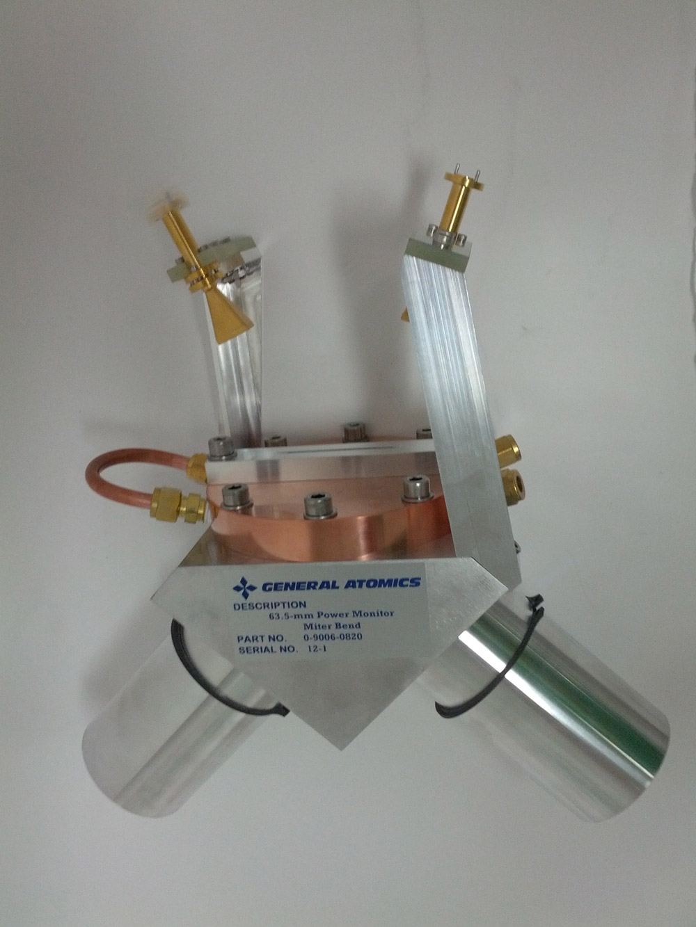 Vacuum miter bends have corrugated waveguide arms machined in one piece